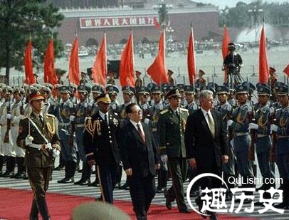 历史上的今天7月3日 克林顿访问中国