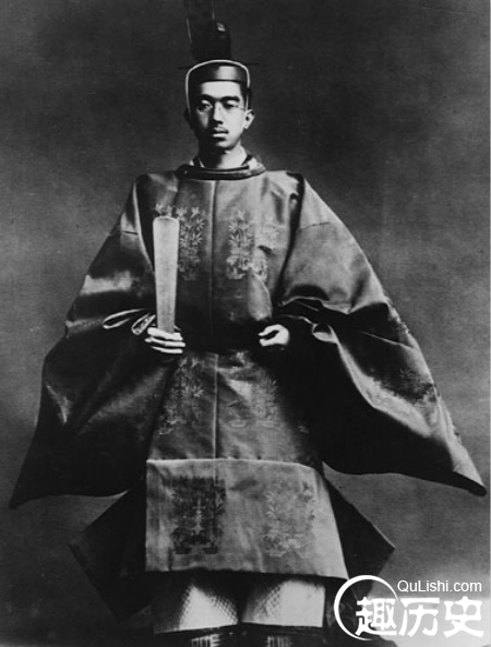 裕仁天皇 > 正文     如今,昭和天皇已经去世,坐在日本皇位上的是他的
